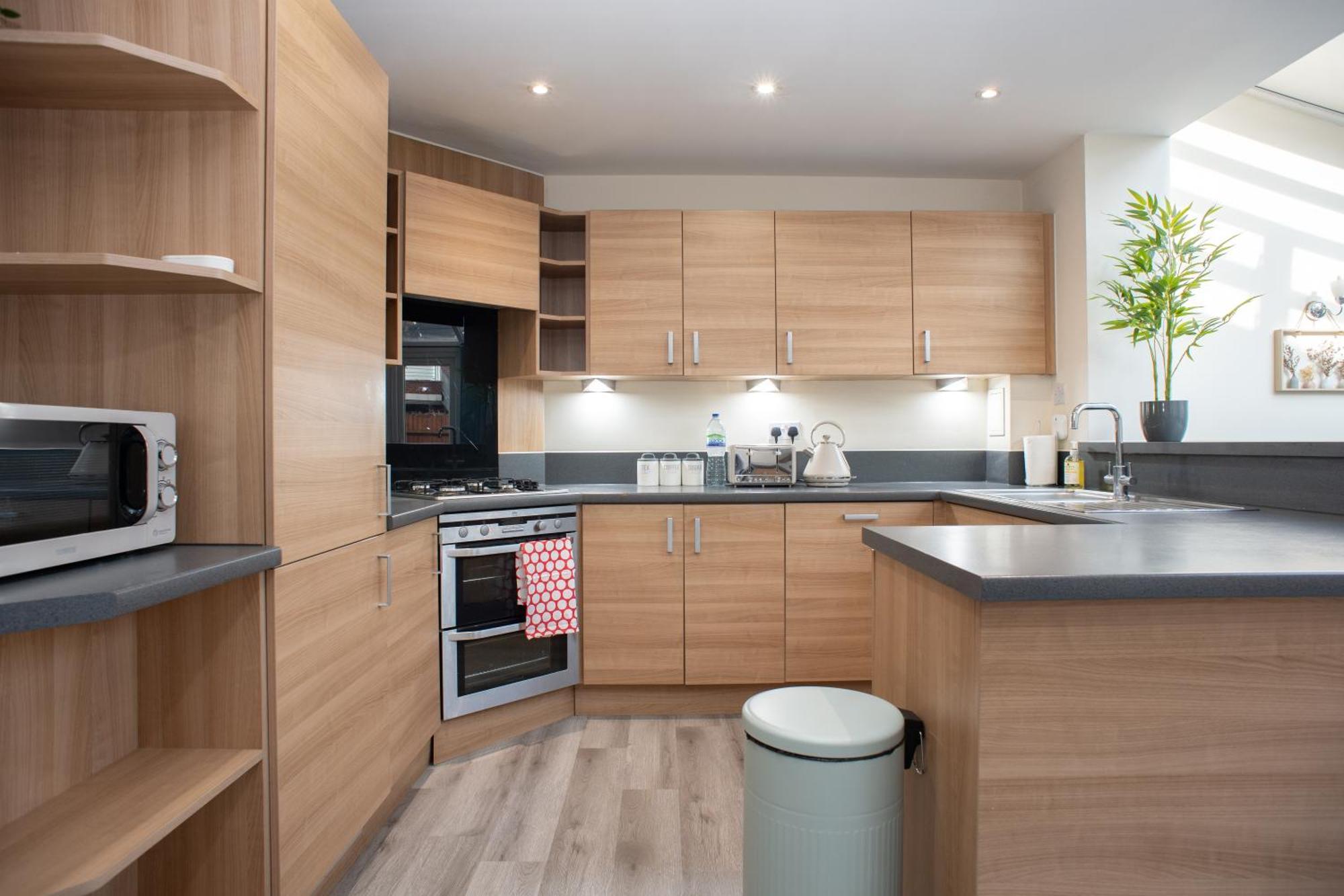 Cosy, Modern In Kent, Sleeps 8, Free Parking, 17min Train To London