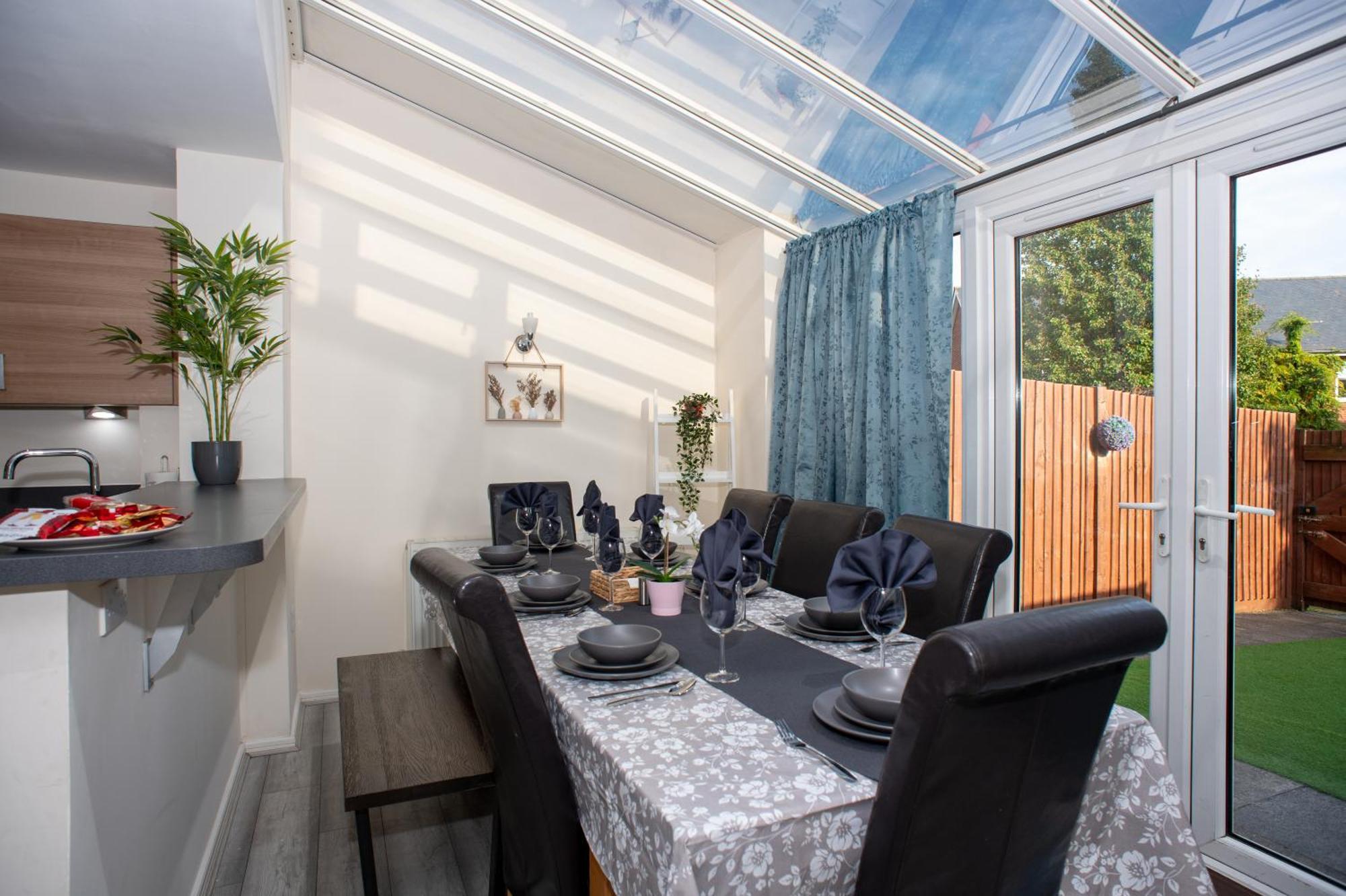 Cosy, Modern In Kent, Sleeps 8, Free Parking, 17min Train To London Holiday home *