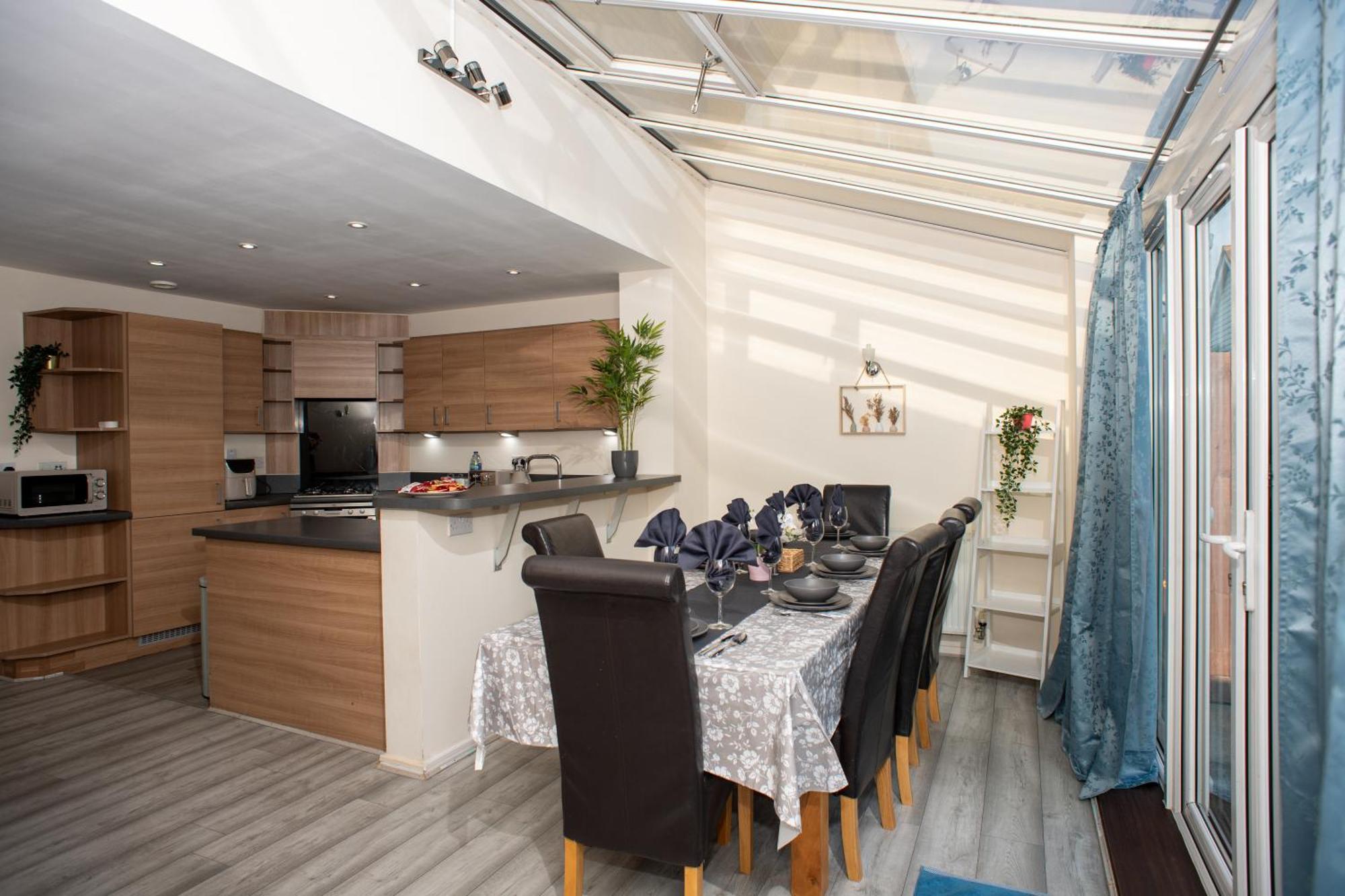 Holiday home Cosy, Modern In Kent, Sleeps 8, Free Parking, 17min Train To London *