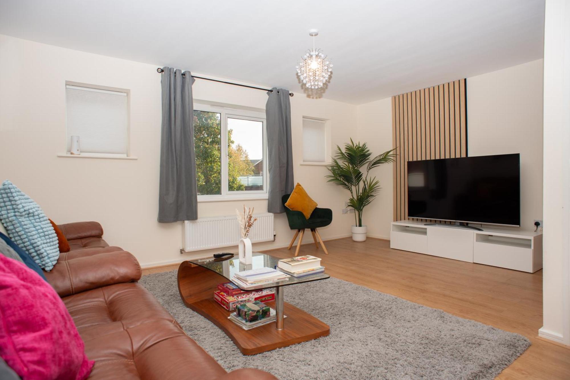 Cosy, Modern In Kent, Sleeps 8, Free Parking, 17min Train To London Holiday home Northfleet